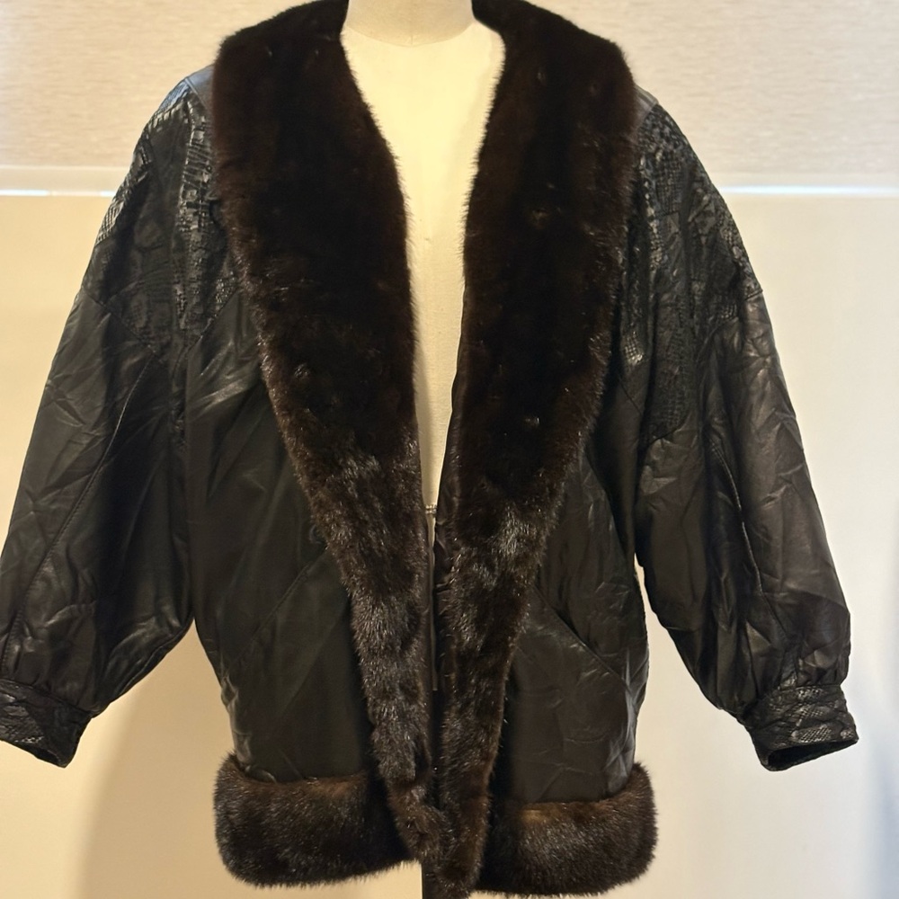 👉 Vintage Genuine Leather Jacket with Real Fur Trim